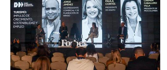 Paula Cortés Calle destaca el rol estratégico del turismo en Colombia durante un panel organizado por Forbes.