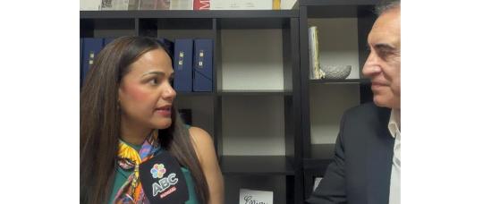 Regularización en España: Marie Mateo recomienda no desistir del asilo hasta obtener resolución favorable.