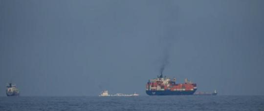 Trump ordena disparar a las pequeñas embarcaciones iraníes que bloquean el estrecho de Ormuz.