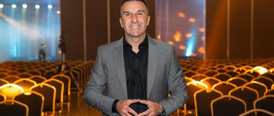 Carlos Sosa llega al Congreso FAEVYT para hablar de liderazgo, neurociencia y equipos de alto rendimiento.