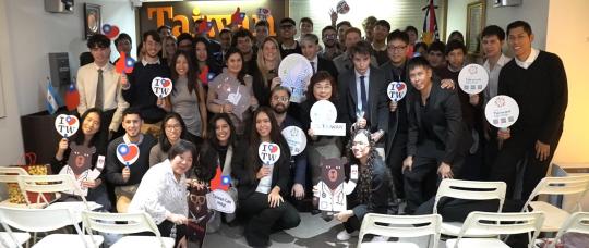 Taiwán promueve la innovación en salud e inteligencia artificial en encuentro con jóvenes médicos y estudiantes de medicina de Argentina.