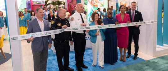 IPW 2026 se inaugura en Fort Lauderdale con corte de cinta, negocios globales y un programa de capacitación para la industria.