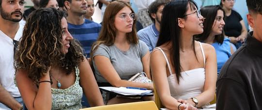 Marie Mateo aconseja a estudiantes extranjeros acogerse al proceso de regularización extraordinaria en España.
