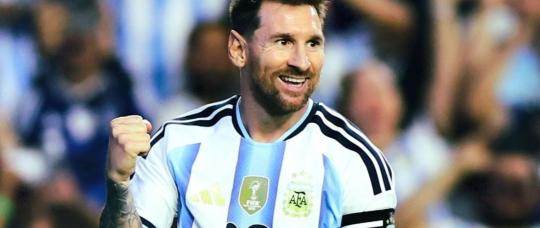 Messi volvió con su magia en la goleada ante Islandia y alimenta el sueño argentino.