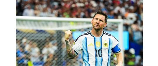 Lionel Messi cumple 39 años en la cima del fútbol mundial y sigue desafiando al tiempo.