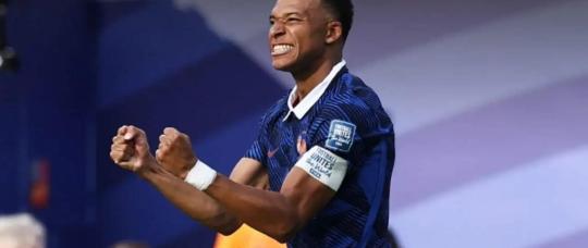 Francia golea a Suecia con un doblete de Mbappé y enfrentará a Paraguay en octavos del Mundial.