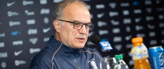 Tras el papelón mundialista, Bielsa reveló los cambios que aceptó en Uruguay.