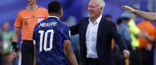 Francia vence 1-0 a Paraguay con penal de Mbappé y avanza a cuartos de final.