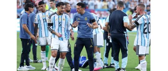 "El fútbol no es dos más dos igual a cuatro", dice Scaloni tras la clasificación de Argentina para enfrentar a Inglaterra en semifinales.