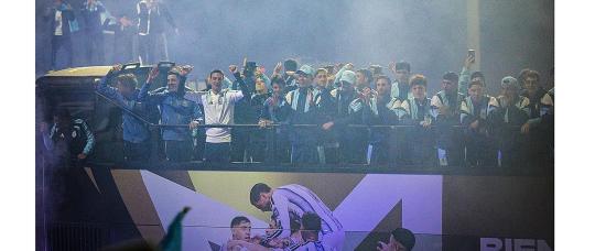 La Scaloneta volvió a casa: así fue el recibimiento a los subcampeones del mundo en Ezeiza.