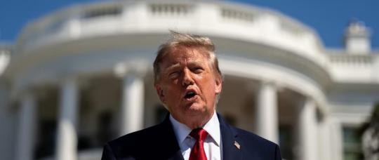Trump announces “unprecedented” economic offensive to isolate Iran.