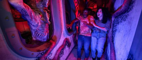 Halloween Horror Nights 2026 começa hoje no Universal Orlando Resort com 35 anos de terror.