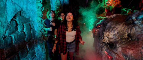 Halloween Horror Nights 2026 comienza hoy en Universal Orlando Resort con 35 años de terror.