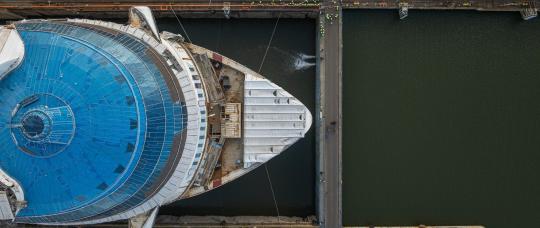 Hero of the Seas, da Royal Caribbean, flutua pela primeira vez antes da estreia em Miami.