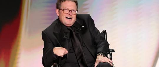 Michael J. Fox emociona a los Emmy con un mensaje sobre el Parkinson: “Aceptar no significa rendirse”.