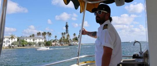 O que fazer em Pompano Beach no outono: música na praia, teatro, Museu das Águas-vivas, snorkel e eventos de Halloween.