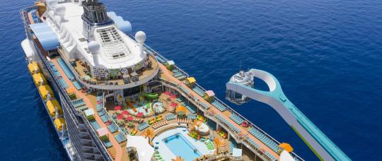 Royal Caribbean amplía su temporada europea 2028-2029 con cruceros durante todo el año y nuevas experiencias en Santorini.