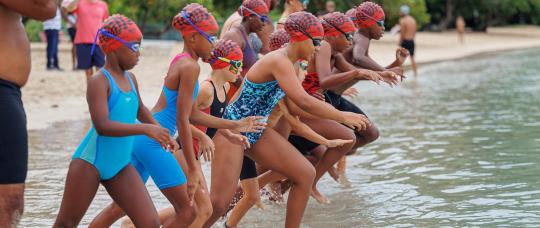 Granada amplia o turismo esportivo com competição de natação em águas abertas em Carriacou.