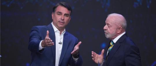 Brasil: Lula y Flávio Bolsonaro protagonizaron un duro debate a una semana de la segunda vuelta.