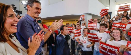 Sánchez convierte las críticas de Milei en una consigna electoral: “Soy zurdo y a mucha honra”.